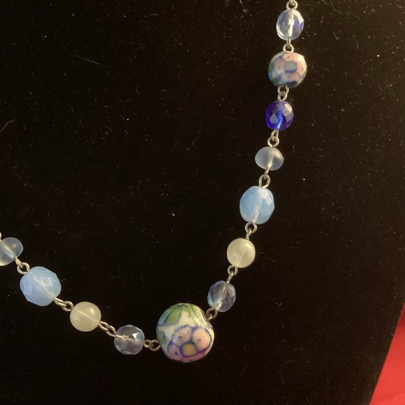 Momento blue and flower painted beaded necklace and bracelet set - Picture 3 of 7